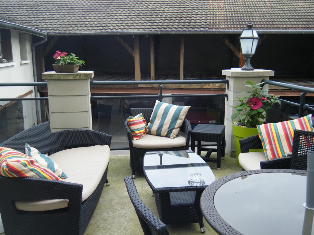 Hotel Gambetta Lons-le-Saunier Exterior foto